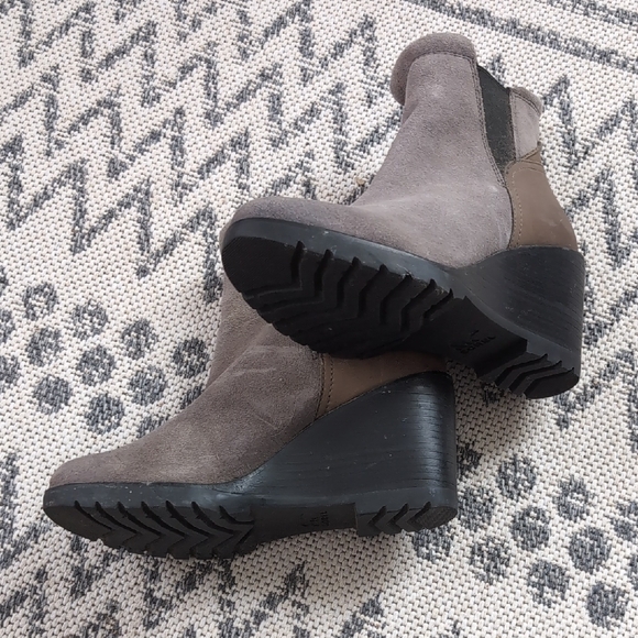 Sorel Gray Ankle Booties - Picture 7 of 7